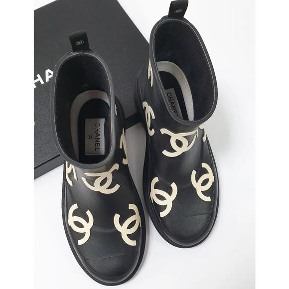 Chanel Black RubberInterlocking CC Logo  Rain Boots Sz 37 - Picture 3 of 13
